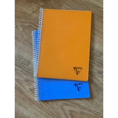 Cahier A4 petits carreaux spirales