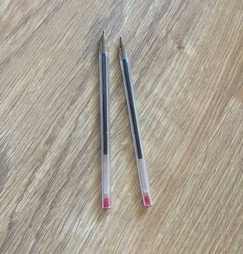 Stylo bille couleur rouge